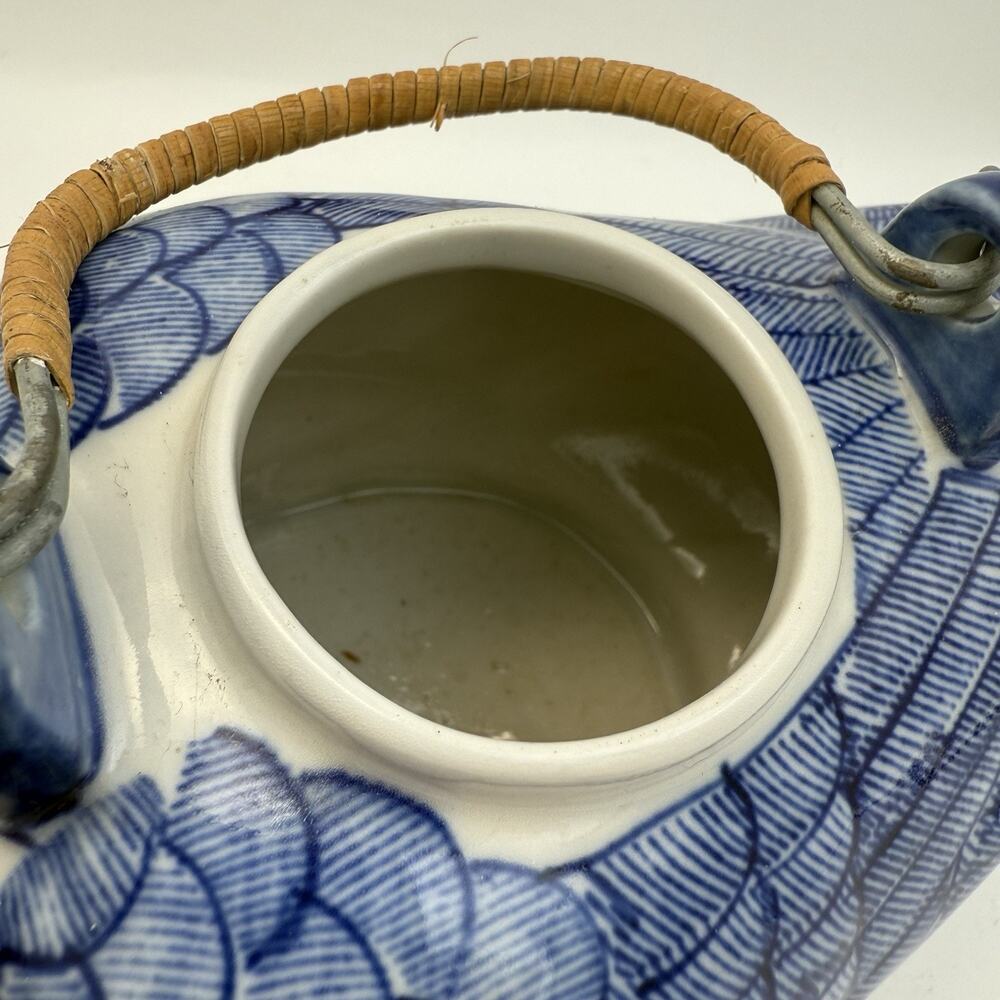 VTG Hand Painted Chinoiserie Tea Pot Duck Shaped Blue White Handle Porcelain - Picture 7 of 8